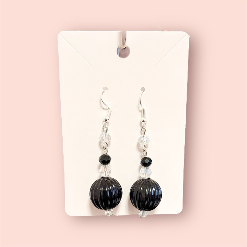 J19 - ⭐️Black Bead Earrings.